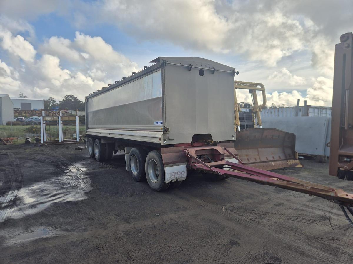 Used 2014 Tefco Quad Dog Tipper Trailer