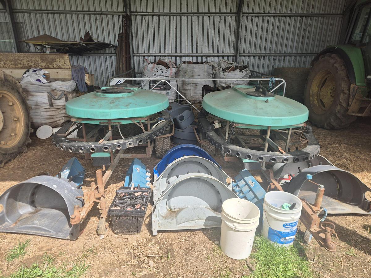 Used Assorted Calf Rearing Gear