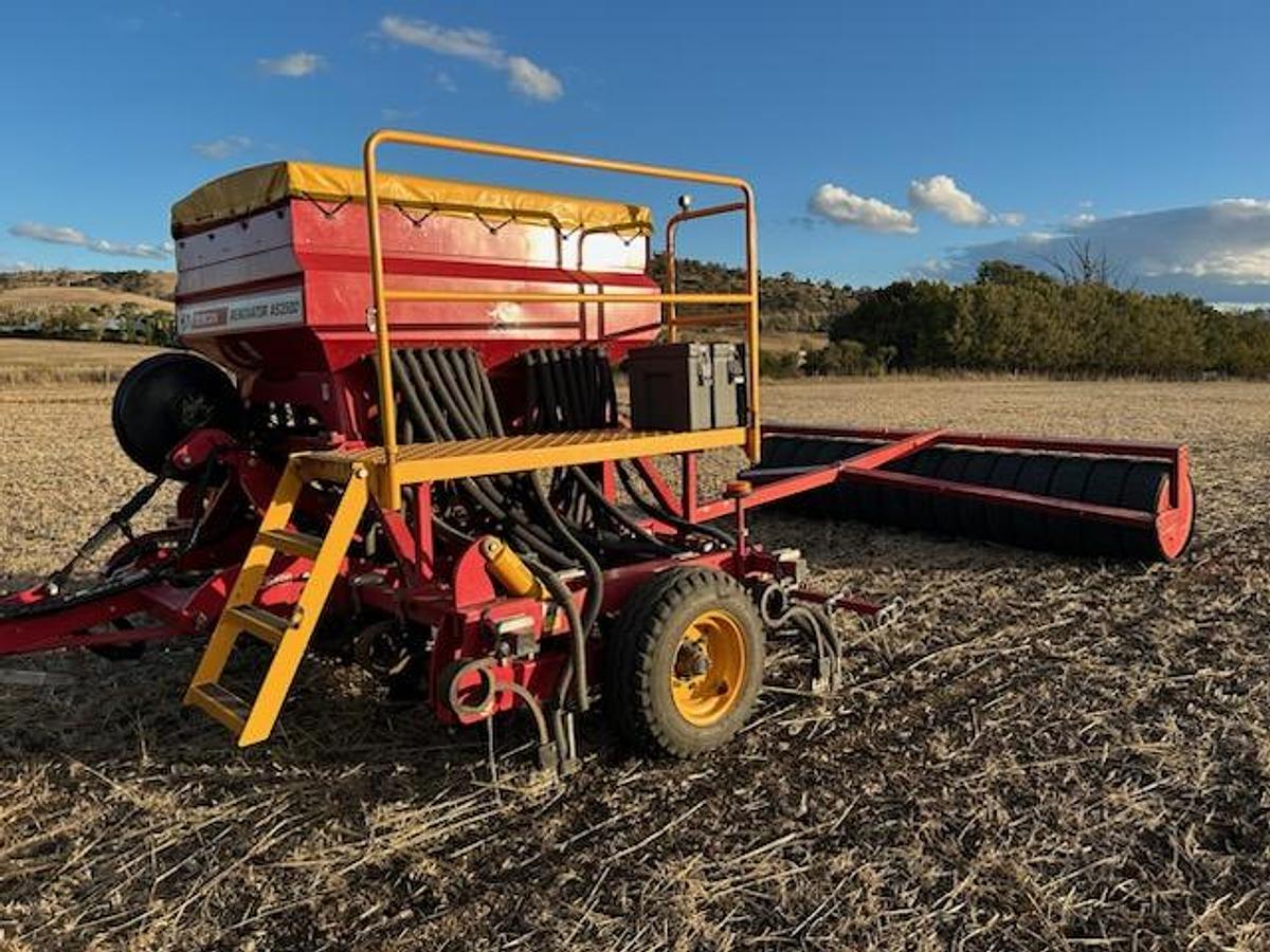 Used Duncan  Air Seeder