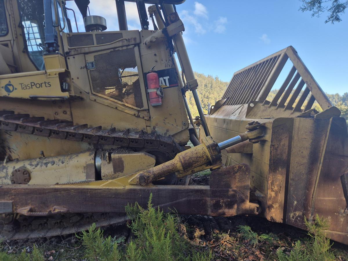 Used Caterpillar D8L