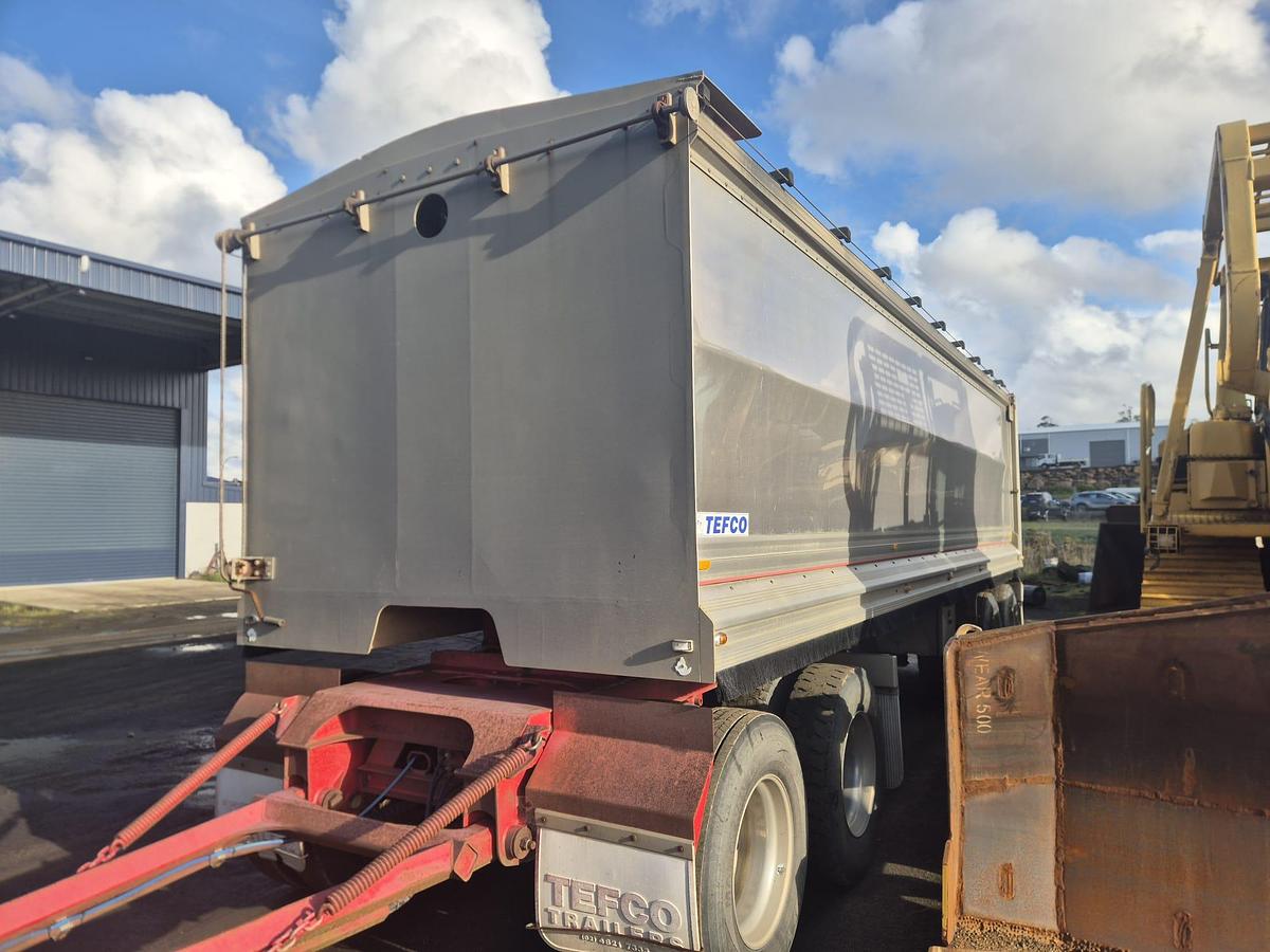 Used 2014 Tefco Quad Dog Tipper Trailer
