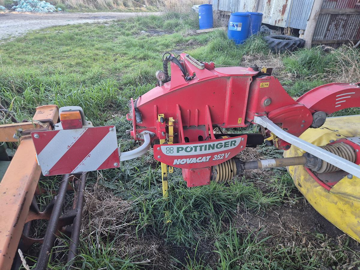 Used 2017 Pottinger Novacat 352V Hay Mower