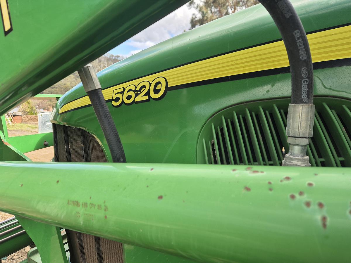 Used John Deere 5620