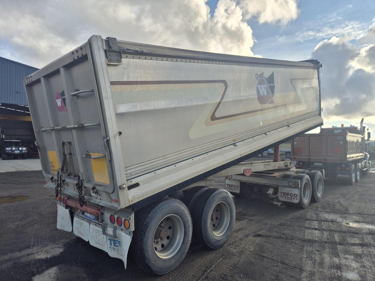 Used 2010 Tefco Quad Dog Tipper Trailer
