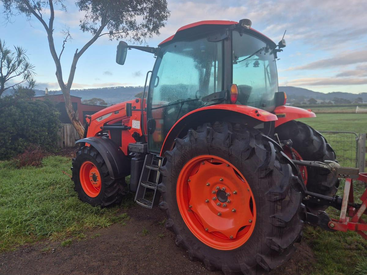Used Kubota M126GX Tractor with Quicke Loader
