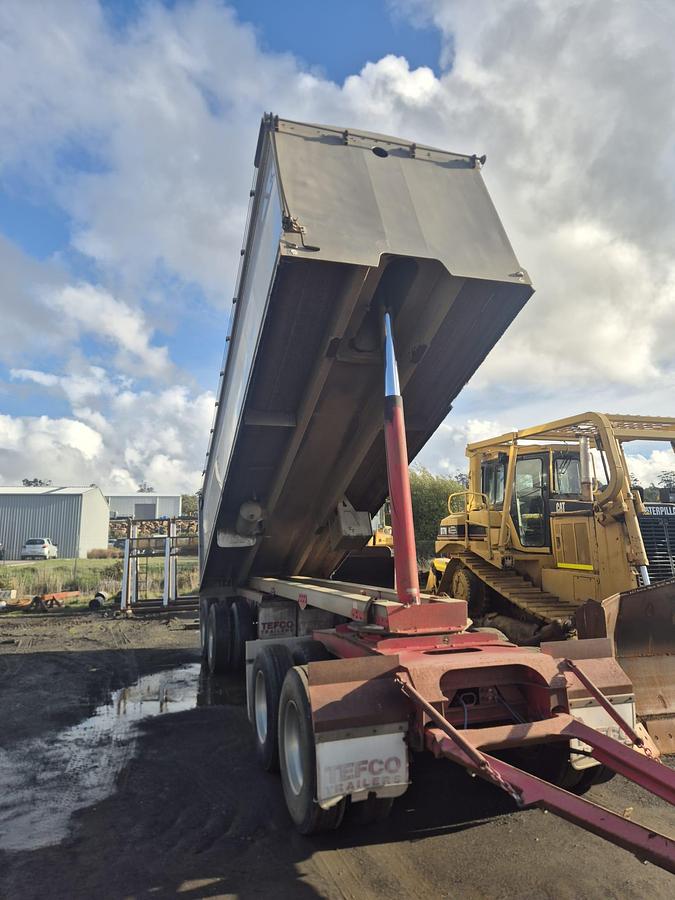 Used 2014 Tefco Quad Dog Tipper Trailer