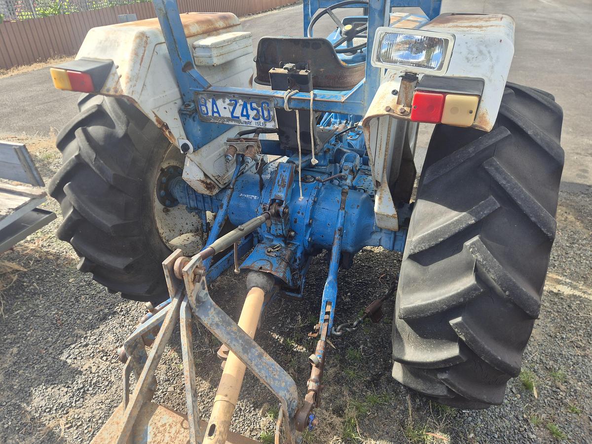 Used 1982 Ford 4100 2wd Tractor