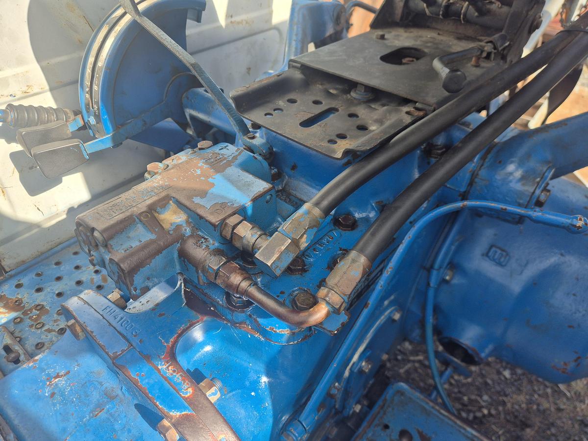Used 1982 Ford 4100 2wd Tractor
