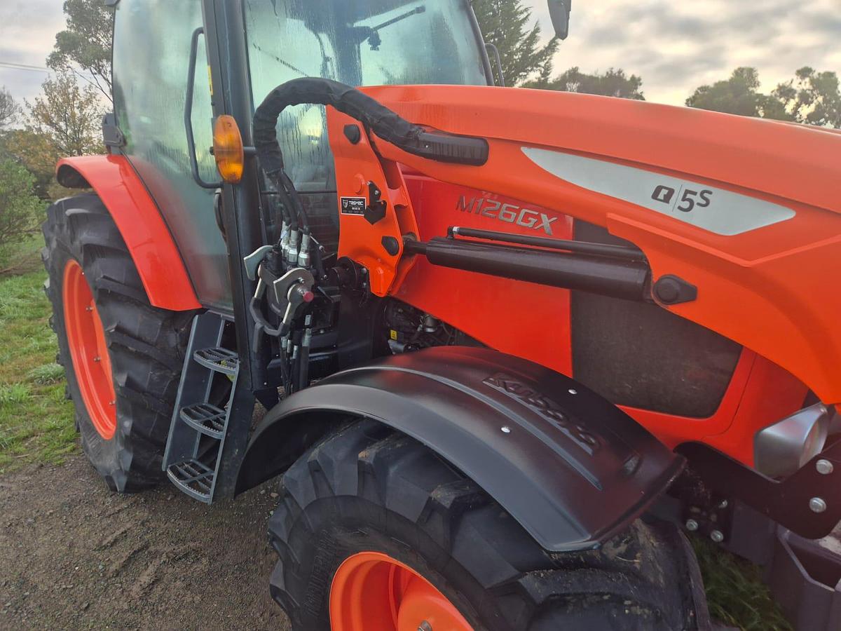 Used Kubota M126GX Tractor with Quicke Loader