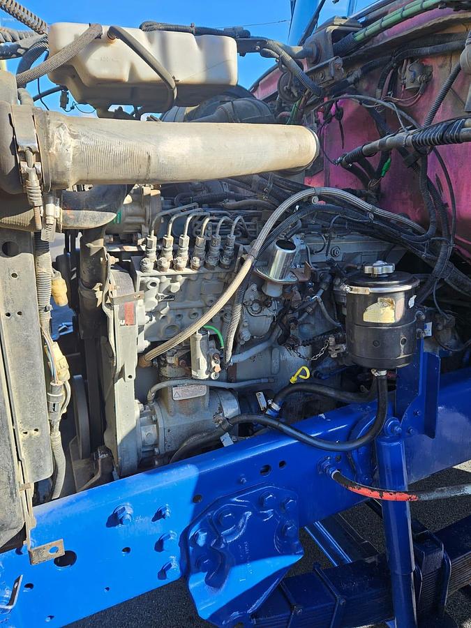 Used 1995 Ford L8000 Concrete Agitator Truck