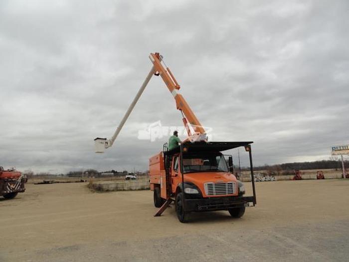 Used 2011 FREIGHTLINER BUSINESS CLASS M2 106