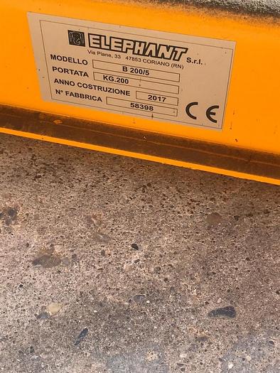 Usato GRU A BANDIERA ELEPHANT