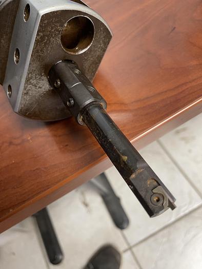 Used USED-CRITERION DBL-204 ADJUSTABLE BORING HEAD WITH BORING BAR / SHANK 1-1/4" DIAMETER/ SHANK 2-1/2" LENGTH