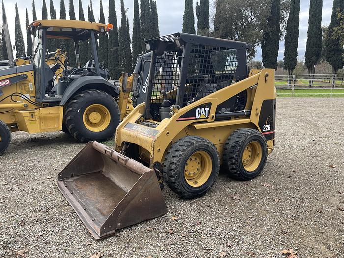 Used 2004 CAT 226