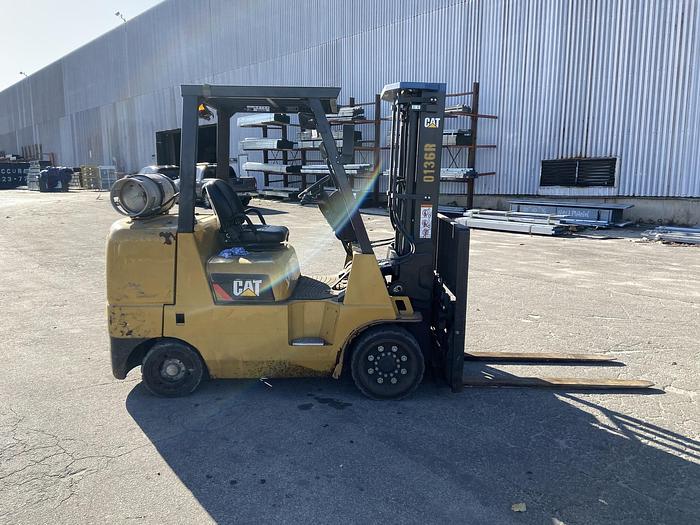 Used 8,000 POUND CAPACITY CATERPILLAR FORKLIFT MODEL GC40KS MFG. 2015