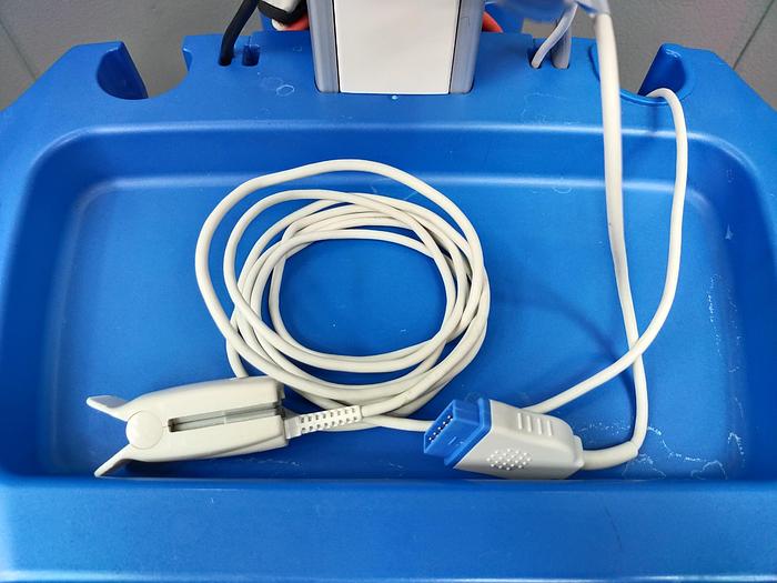 Gebraucht GE Carescape V100 Vitalparameter-Patientenmonitor auf Dinamap Rollstand