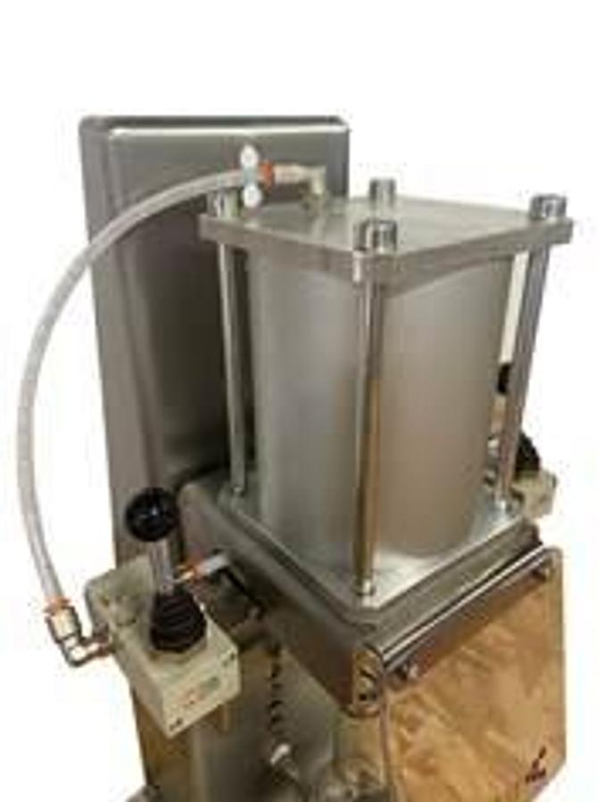 2026 NN Pneumatischer Aufdrückverschließer für Kronkorken oder Aufdrückverschlüsse - Tischgerät in Edestahlausführung