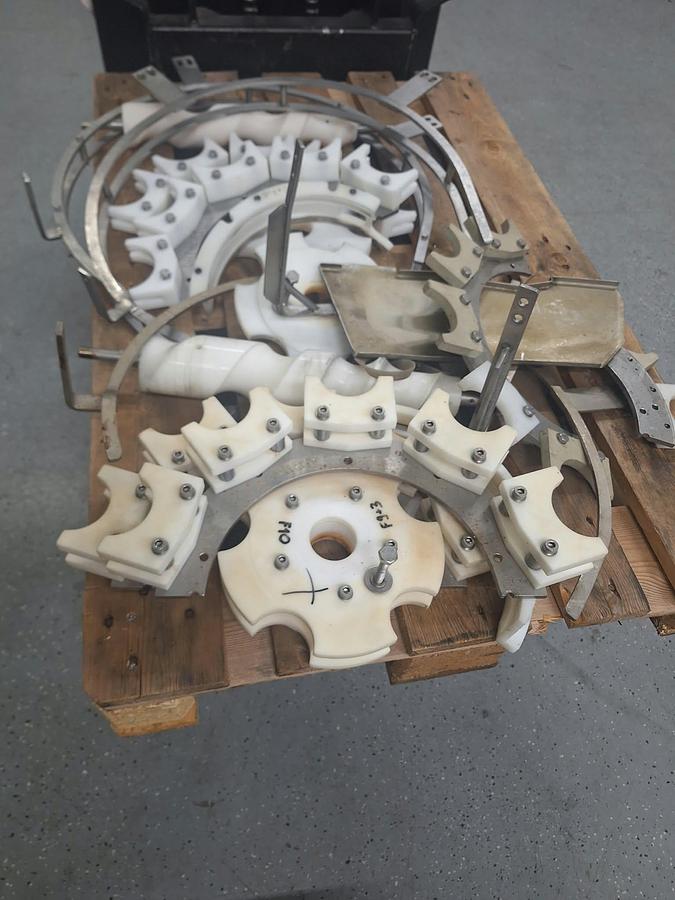 Gebraucht 1998 Ferrum FK10E Rotations-Kolbenfüller / volumetrische Füllmaschine mit 10 Füllstationen