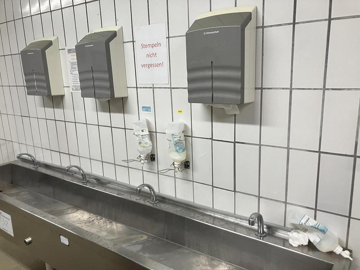 Used NN Handwaschbecken, berührungslos