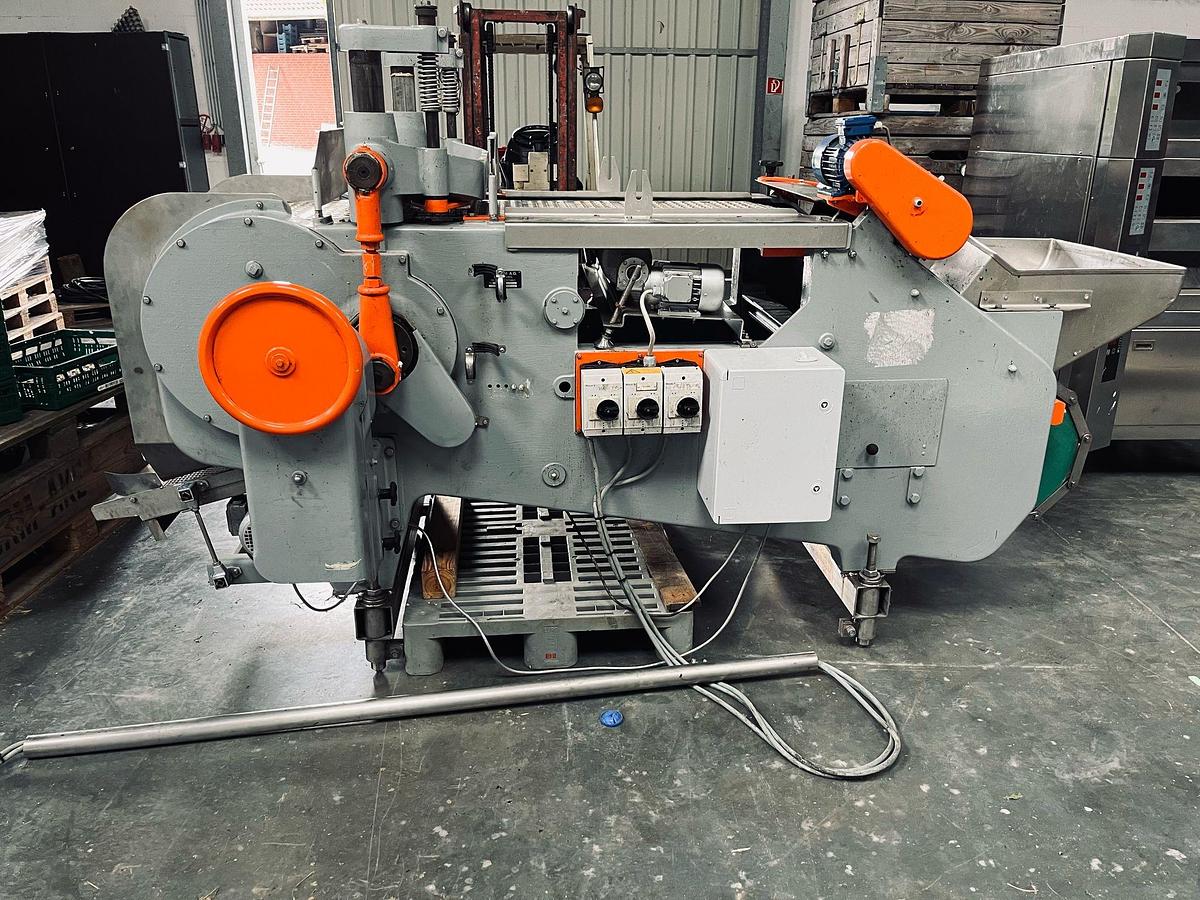 Used Ferrum EA Entsteinmaschine für Pflaumen