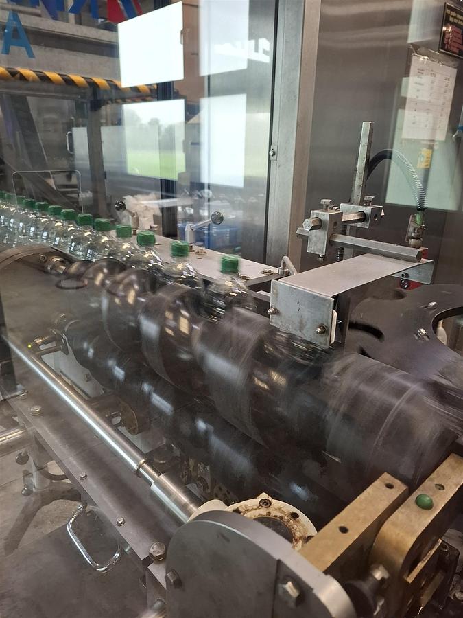 Gebraucht 2004 KHS Anker Roland 10 HS Heißleim-Rundumetikettiermaschine