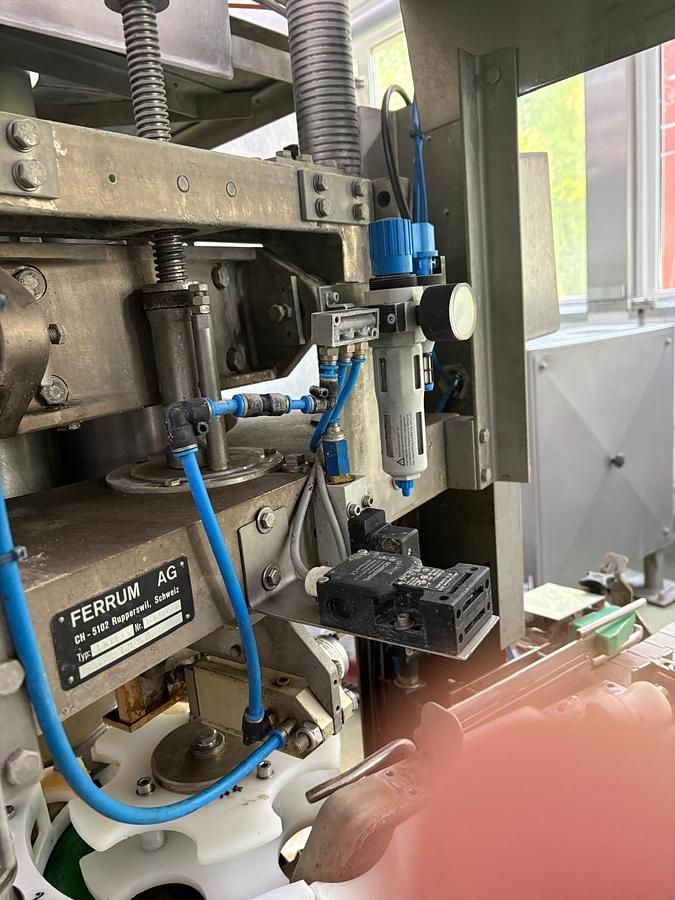 Gebraucht 1998 Ferrum FK10E Rotations-Kolbenfüller / volumetrische Füllmaschine mit 10 Füllstationen