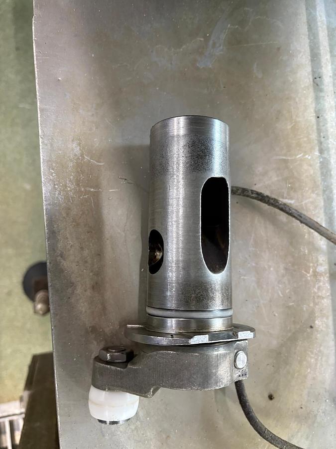 Gebraucht 1998 Ferrum FK10E Rotations-Kolbenfüller / volumetrische Füllmaschine mit 10 Füllstationen