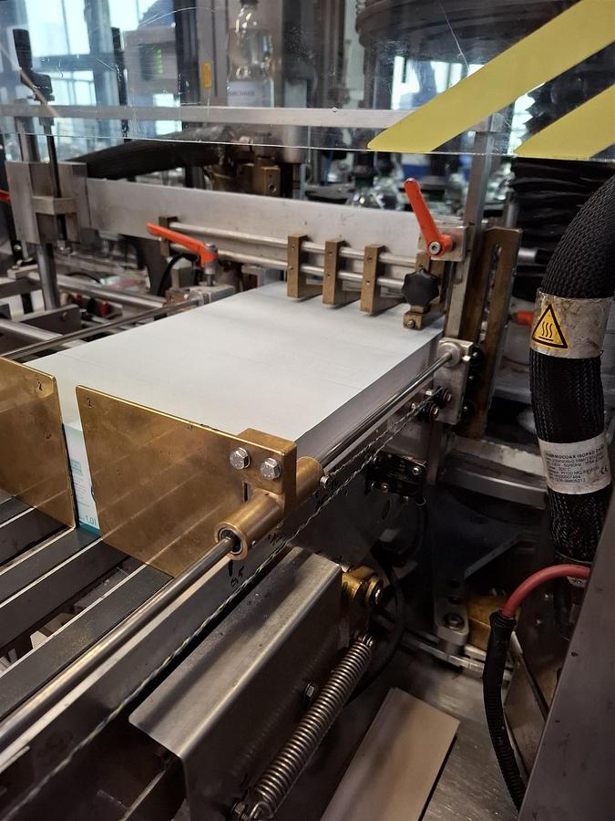 Gebraucht 2004 KHS Anker Roland 10 HS Heißleim-Rundumetikettiermaschine
