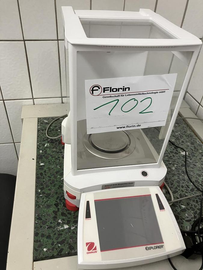 Used Ohaus Explorer Präzisionswaage mit IR Sensor