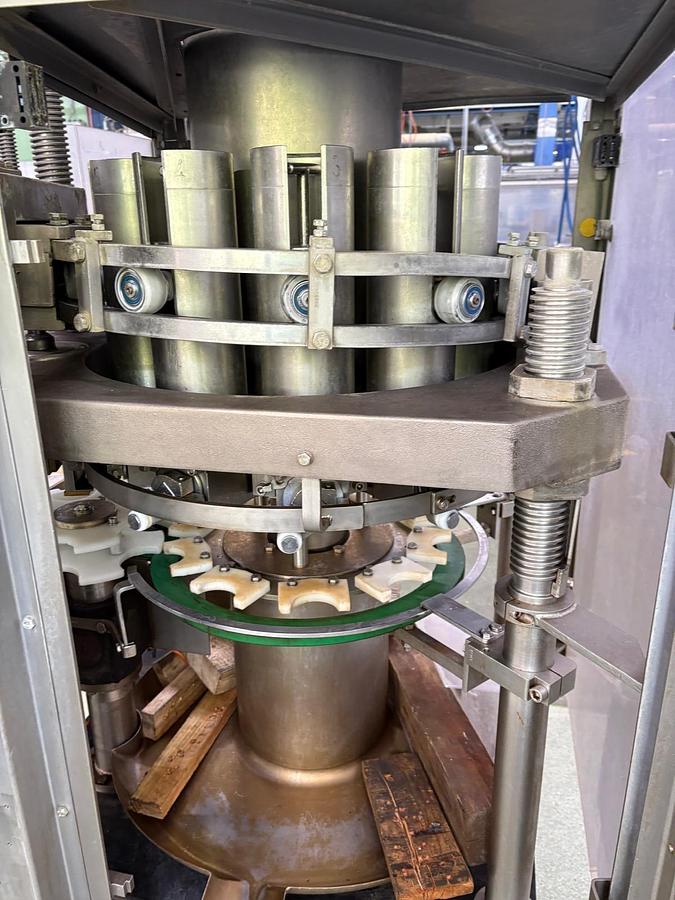 Gebraucht 1998 Ferrum FK10E Rotations-Kolbenfüller / volumetrische Füllmaschine mit 10 Füllstationen