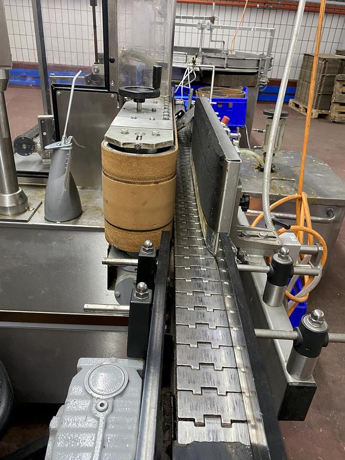 Used 2010 Langguth WET-LAN110_206 Etikettiermaschine für Leimetiketten