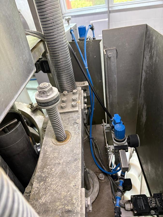 Gebraucht 1998 Ferrum FK10E Rotations-Kolbenfüller / volumetrische Füllmaschine mit 10 Füllstationen