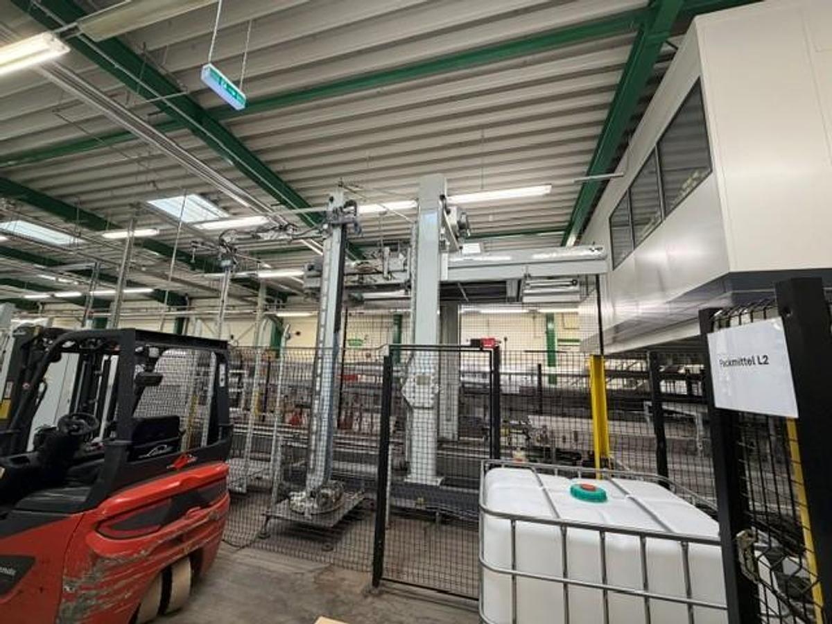 Gebraucht 2013 Kosme DEPACK B B1F A/67-Rf Depalettierer / Entpalettierer geblasene Flaschen / Flaschenrohlinge / leere Behälter