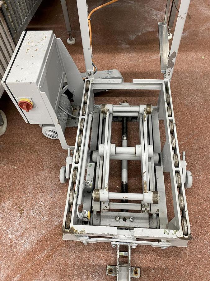 Used NN Käfigbeladestation