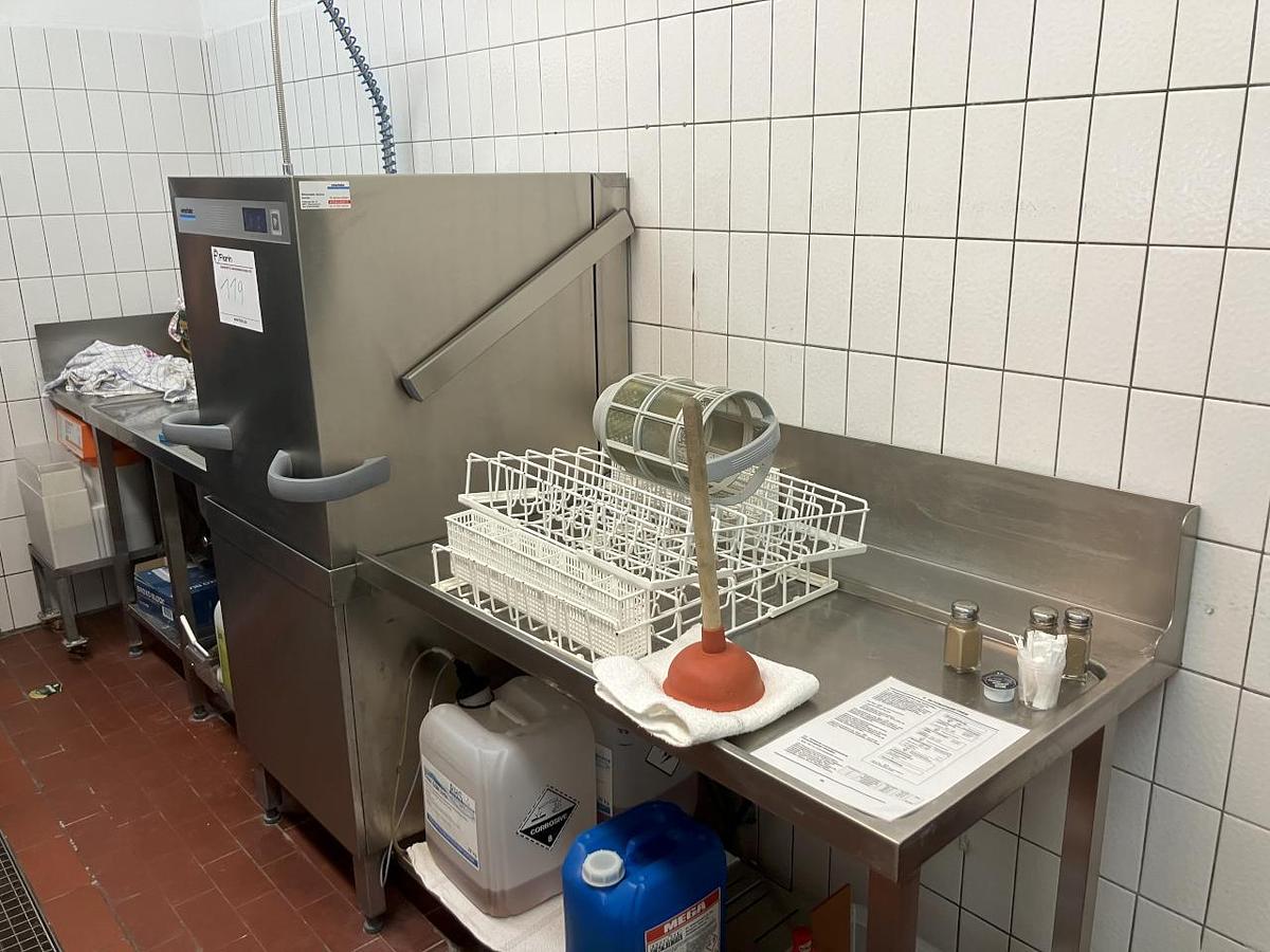 Used 2015 Winterhalter PT-M Haubenspülmaschine