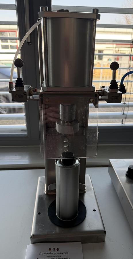 2026 NN Pneumatischer Aufdrückverschließer für Kronkorken oder Aufdrückverschlüsse - Tischgerät in Edestahlausführung