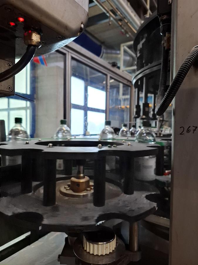 Gebraucht 2004 KHS Anker Roland 10 HS Heißleim-Rundumetikettiermaschine