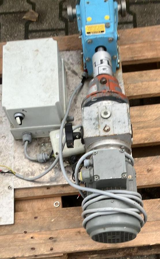 Gebraucht Waukesha Cherry-Burrell 2 Stück Verdrängerpumpen 015 + 006