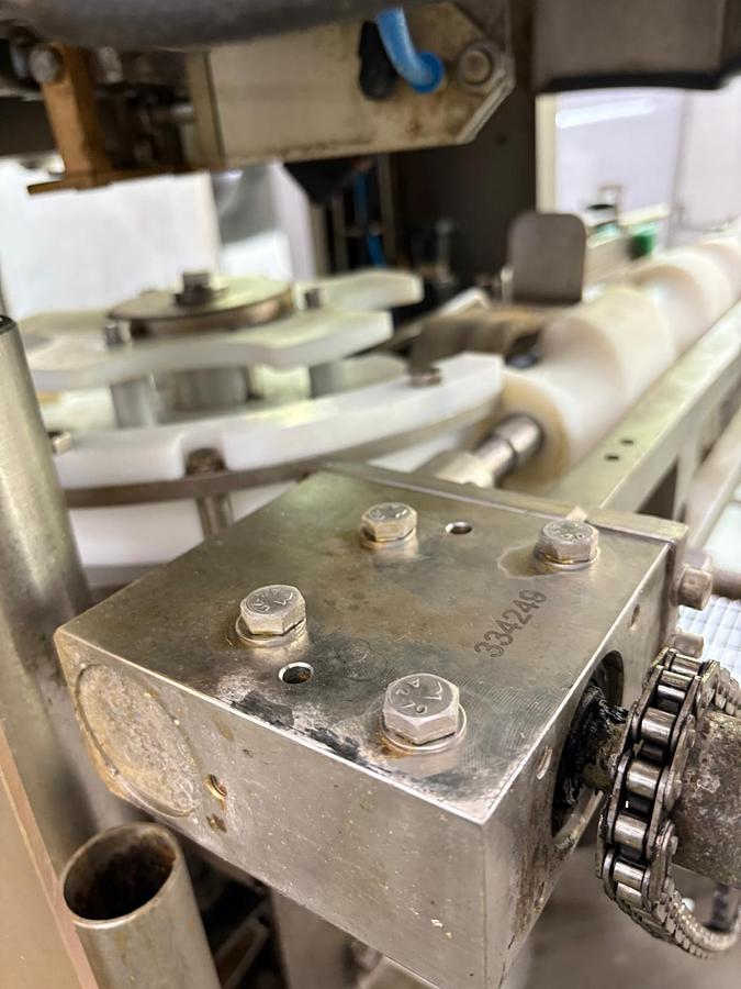 Gebraucht 1998 Ferrum FK10E Rotations-Kolbenfüller / volumetrische Füllmaschine mit 10 Füllstationen