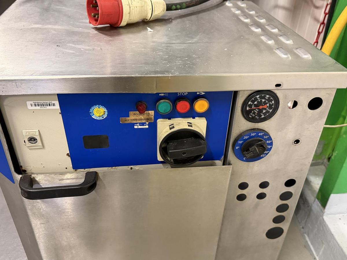 Gebraucht Nilfisk ALTO Solar Booster 7-57EH stationäre Hochdruck-Heißwasseranlage