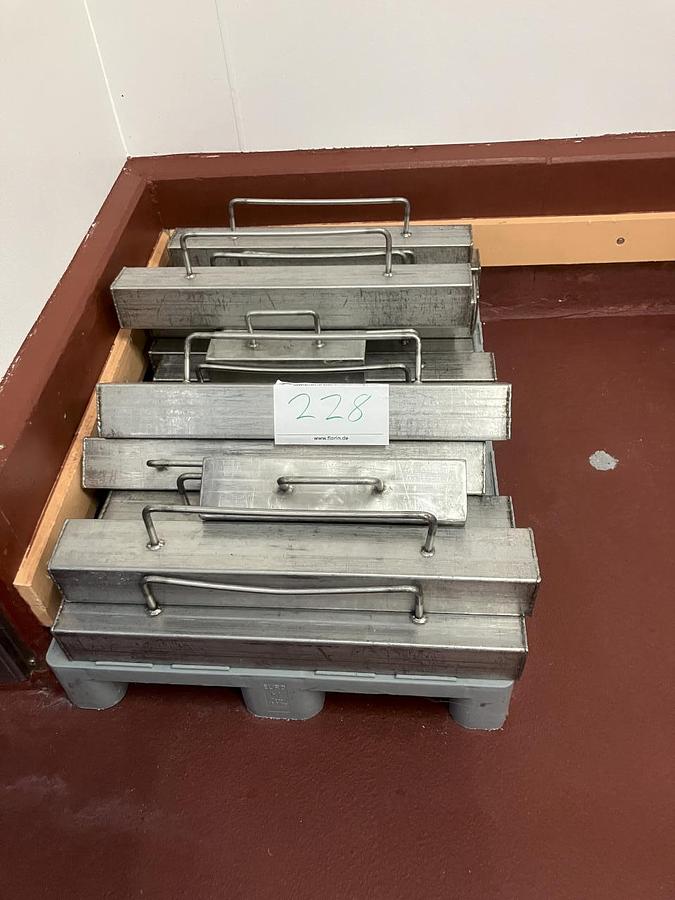 Used NN Palette mit Gewichten für die Kochschinken Produktion