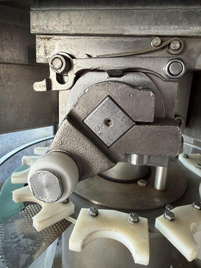 Gebraucht 1998 Ferrum FK10E Rotations-Kolbenfüller / volumetrische Füllmaschine mit 10 Füllstationen