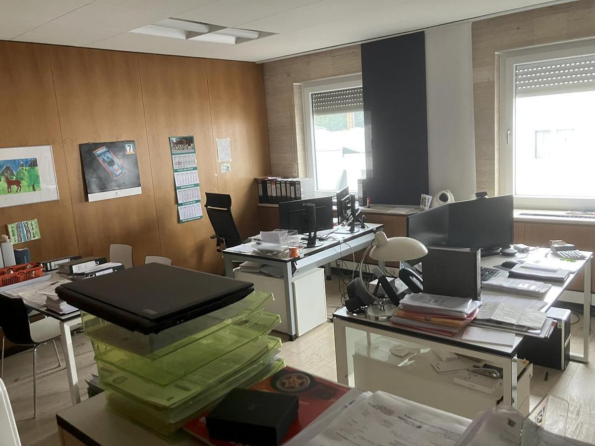 Used NN Komplette Büroeinrichtung