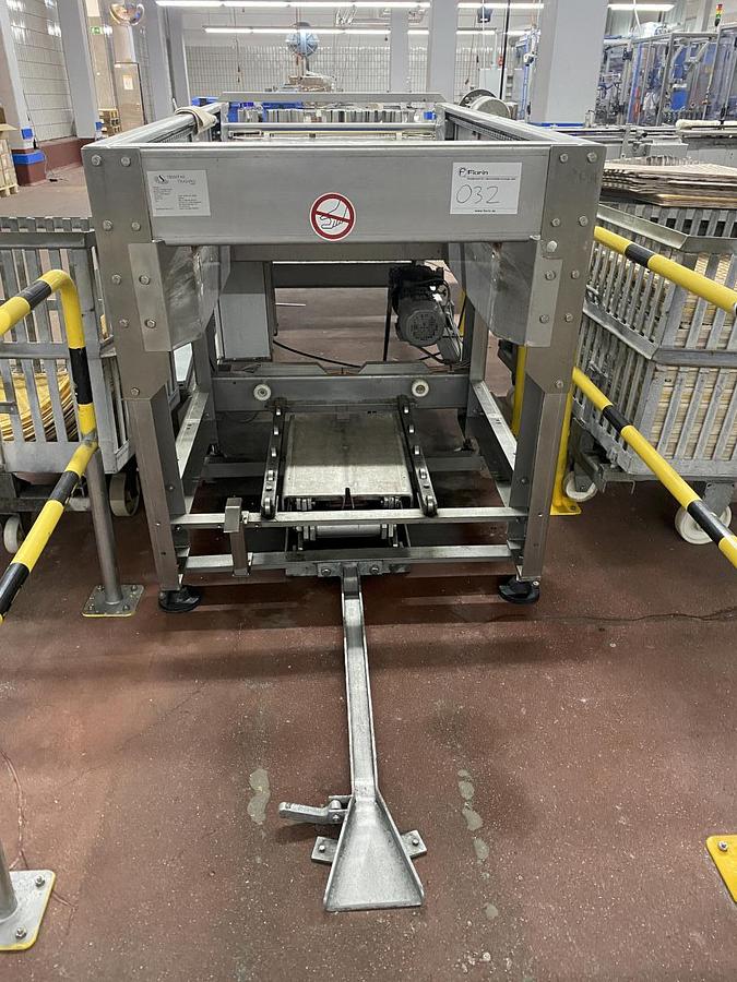 Used 2004 Cima Autoklavenkäfigentladestation DE-11-AB/GH-EA-AP