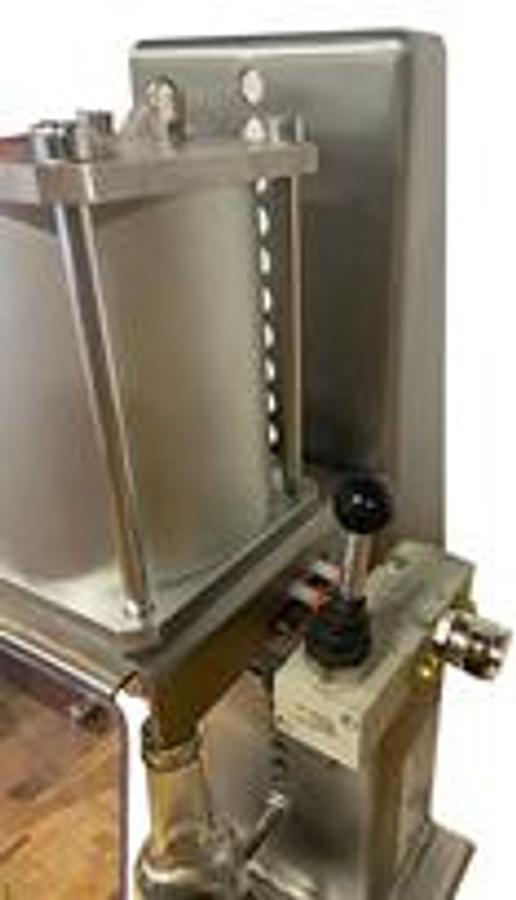 2026 NN Pneumatischer Aufdrückverschließer für Kronkorken oder Aufdrückverschlüsse - Tischgerät in Edestahlausführung