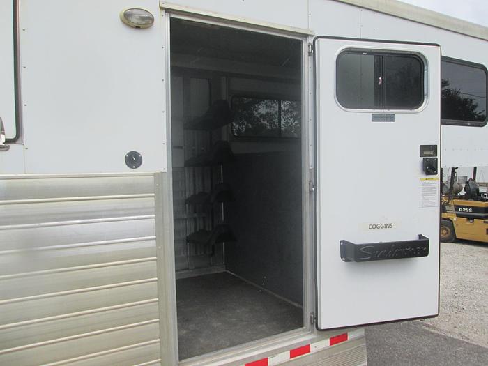 Used 2009 Sundowner 3 Slant Horse Trailer
