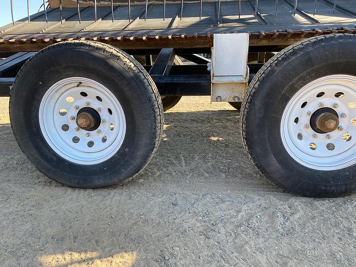 Used 30' Massey Ferguson 5200 Draper Header w/ Cart