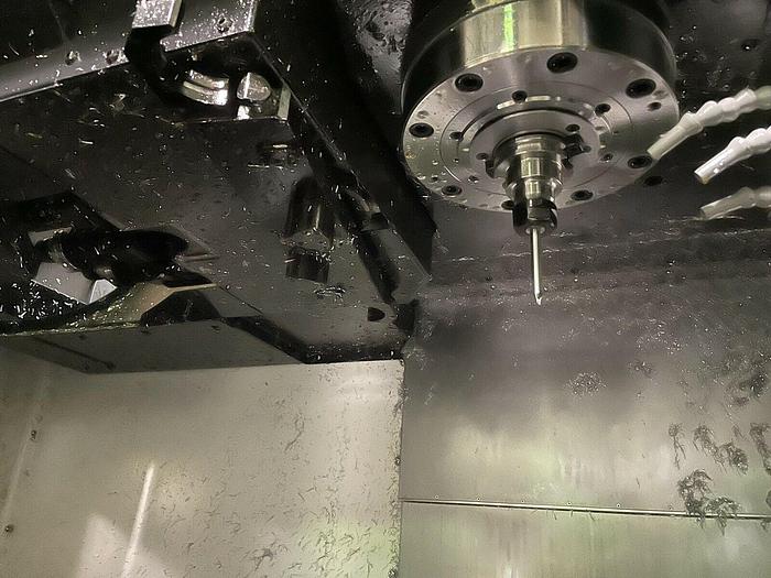 Used 2019 HYUNDAI WIA KF5600 4-Axis CNC Vertical Machining Center