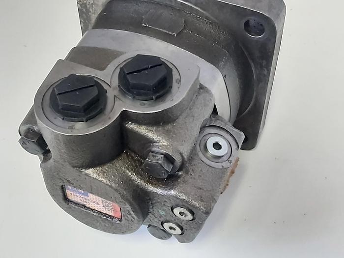 Hydraulikmotor für Hauptantrieb Kehrmaschine Comander C82, 3301533, Powerboss neu