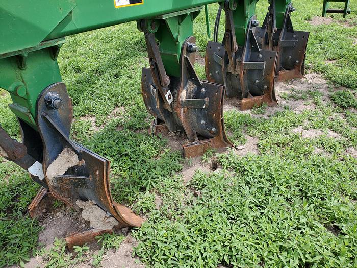 Used John Deere 995 Switch Plow - 6 Bottom